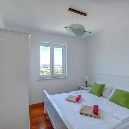 Karlo * Betina (Sibenik-Knin)