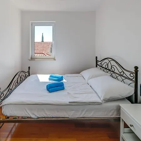 Karlo Villa