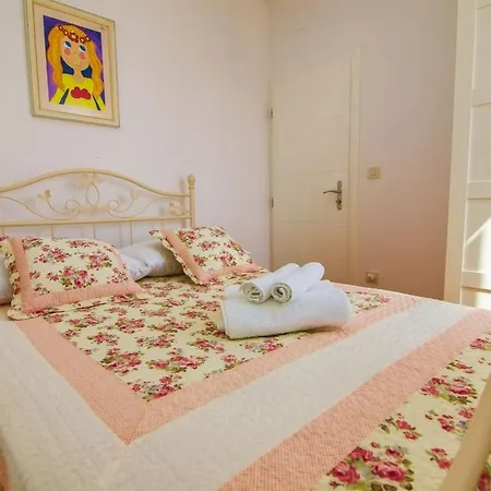 Karlo * Betina (Sibenik-Knin)