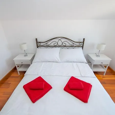 Karlo * Betina (Sibenik-Knin)