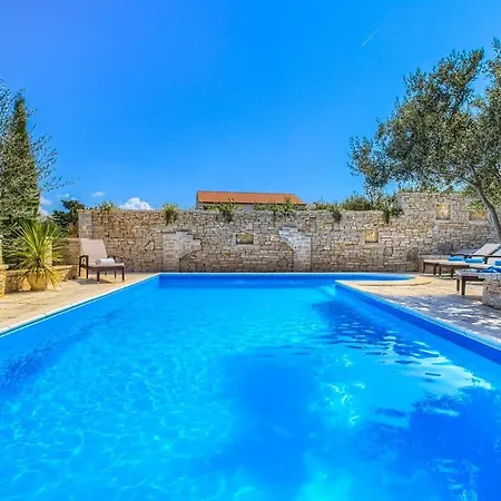 Karlo Villa Betina (Sibenik-Knin)