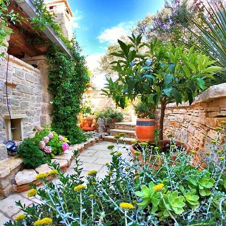 Villa Karlo Betina (Sibenik-Knin)