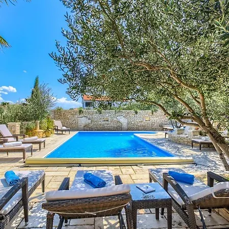 Karlo Villa Betina (Sibenik-Knin)